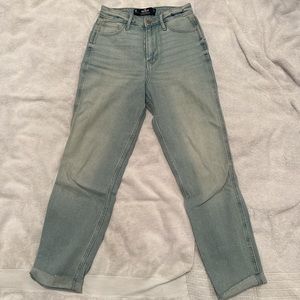 Hollister Mom Jean. Size 25